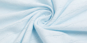 What kind of fabric is better for confinement clothes?