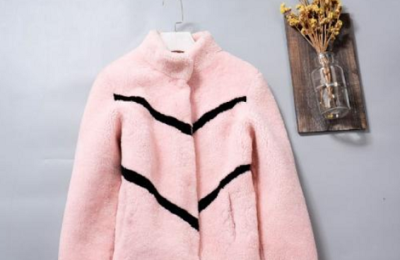 What are the characteristics of lamb wool fabric?  How much does one meter of lamb wool fabric cost?