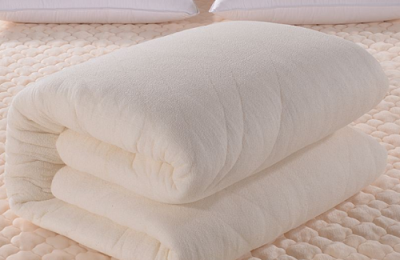 What material is the best for the quilt core?  How to wash the quilt core if it is dirty?